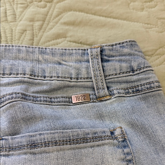 1822 Denim Women's Light Blue Boyfriend Jeans - Picture 9 of 11